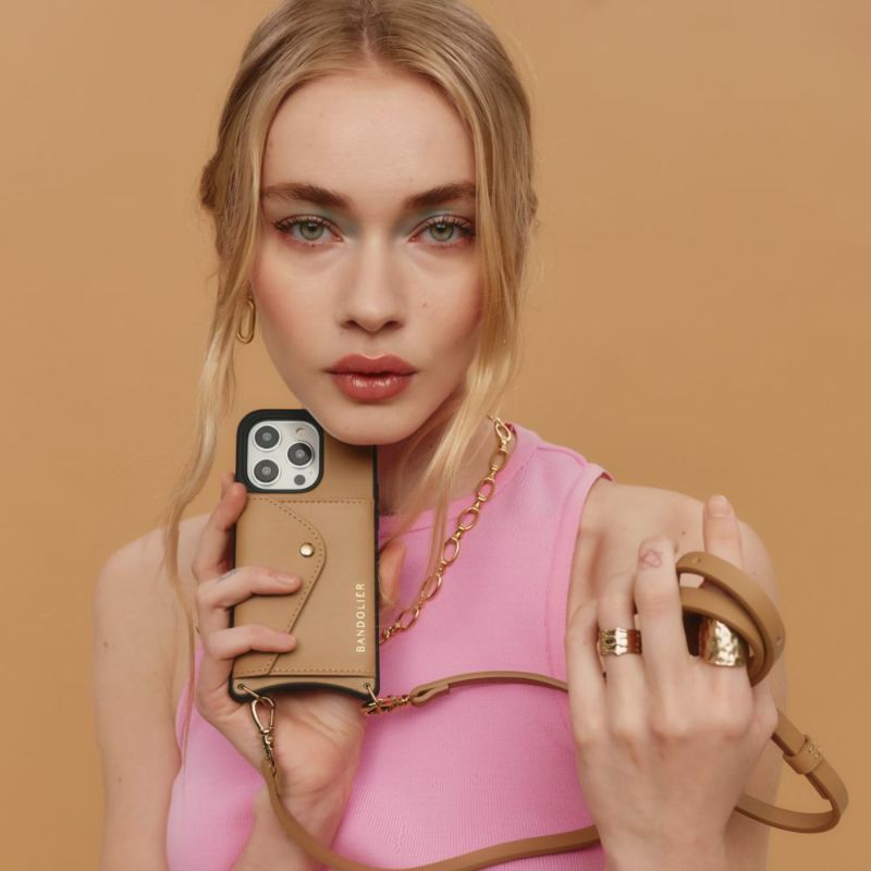 ◆バンドリヤー ドナ サイド スロット タン(キャメル／iPhone15用） 15 Series】DONNA SIDE SLOT TAN ドナ サイドスロット タン