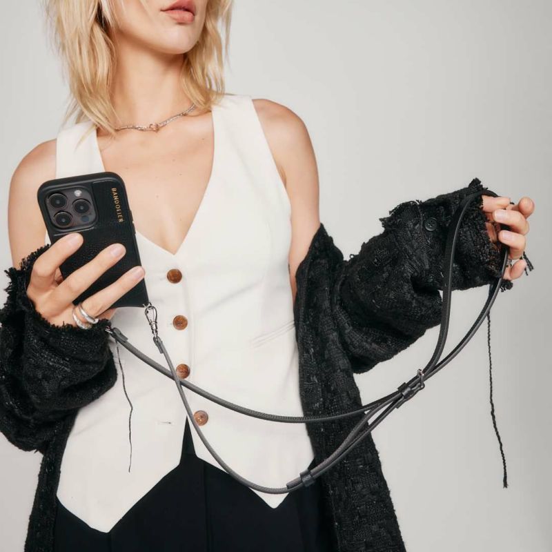 BANDOLIER  EMMA SILVER エマ シルバー　iPhone11 Emma Pebble Leather Bandolier Greige/ Silver