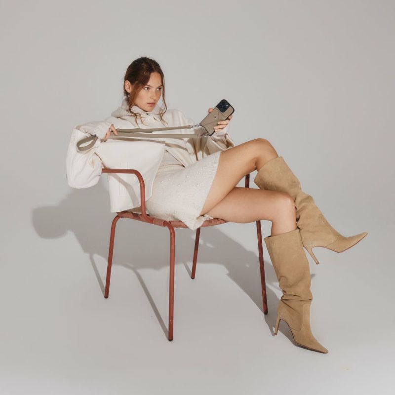 BANDOLIER GREIGE ヘイリーサイドスロット iPhone 16 16 Series】 HAILEY SIDE SLOT PEWTER ヘイリー サイドスロット